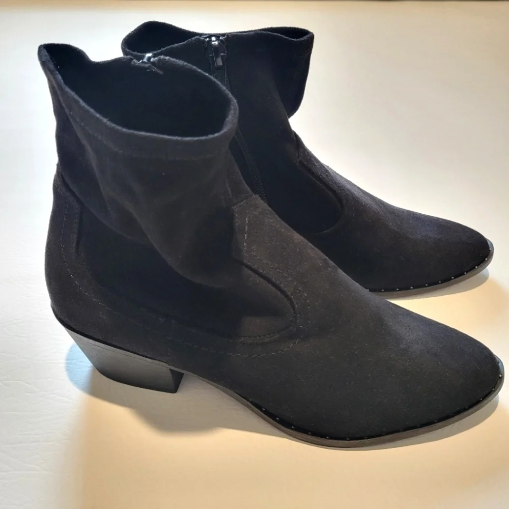 SO womens black faux suede zipper closure stacked heel ankle boots size 9 NWOB - Picture 2 of 11